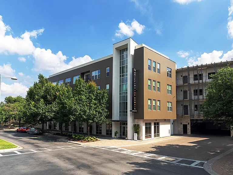 Community Exterior Leasing Center