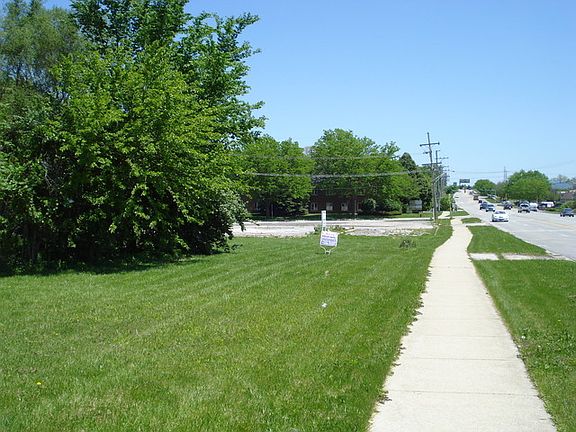 2nd image of 908 Ogden Ave