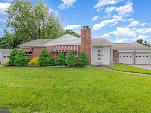 910 30th St, Camp Hill, PA 17011