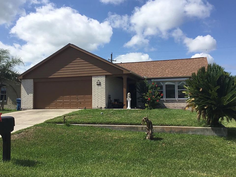 1st image of 14 Nassau Dr