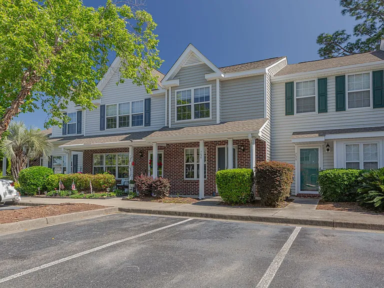 754 Aspen Dr — Photo 1