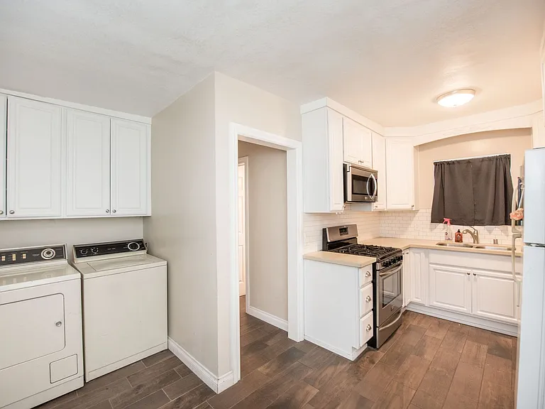 12511 Columbia Way — Photo 11