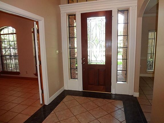 3rd image of 11114 Crestwater Cir