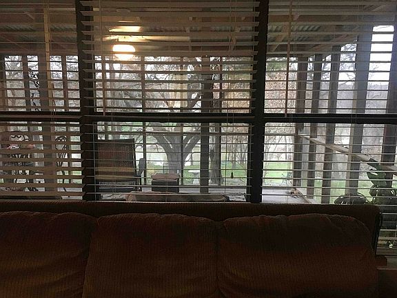 3rd image of 306 Paluxy St