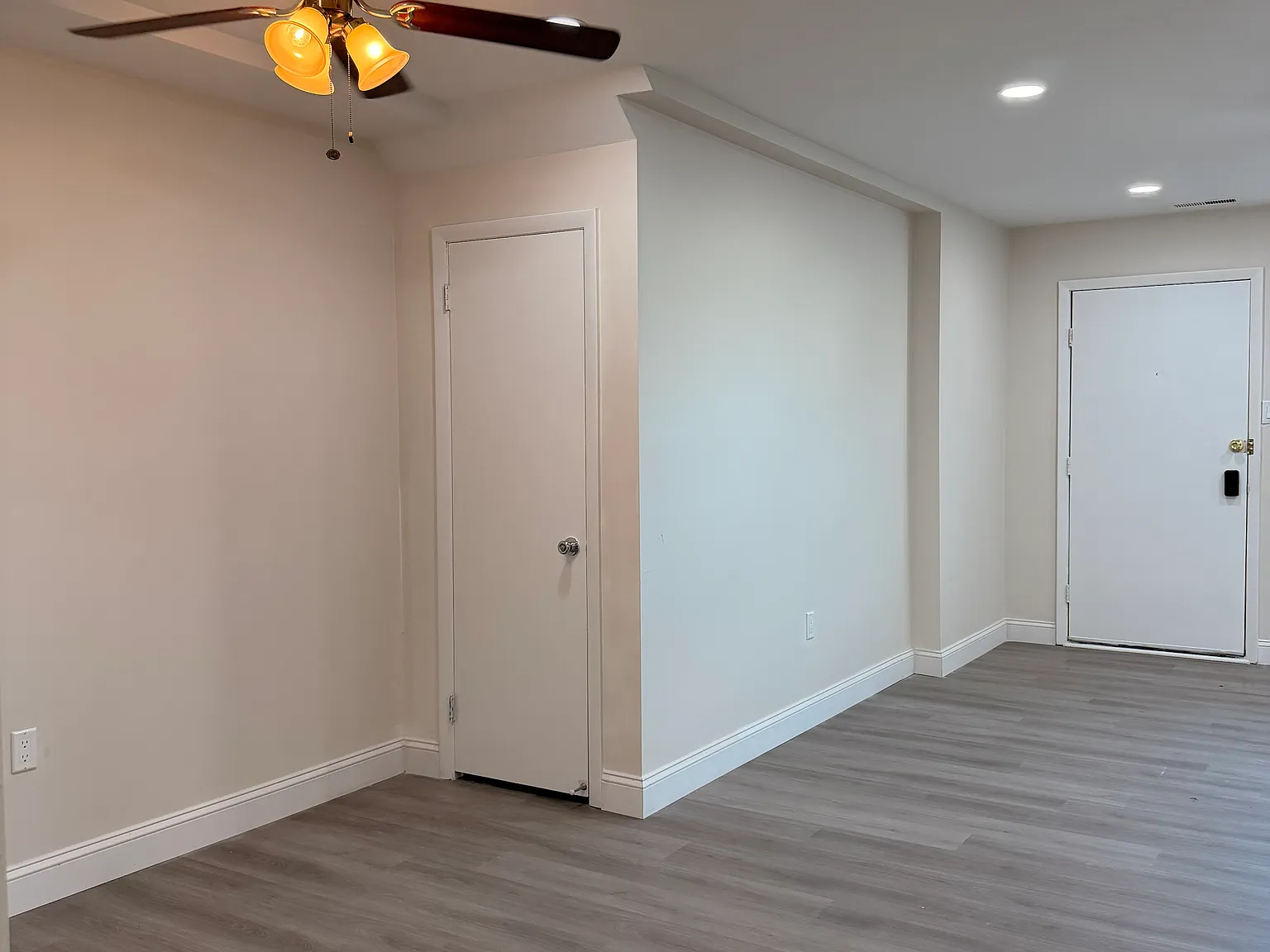 2 bed, 1.5 bath, 2160 sqft, $1,600 — Photo 4