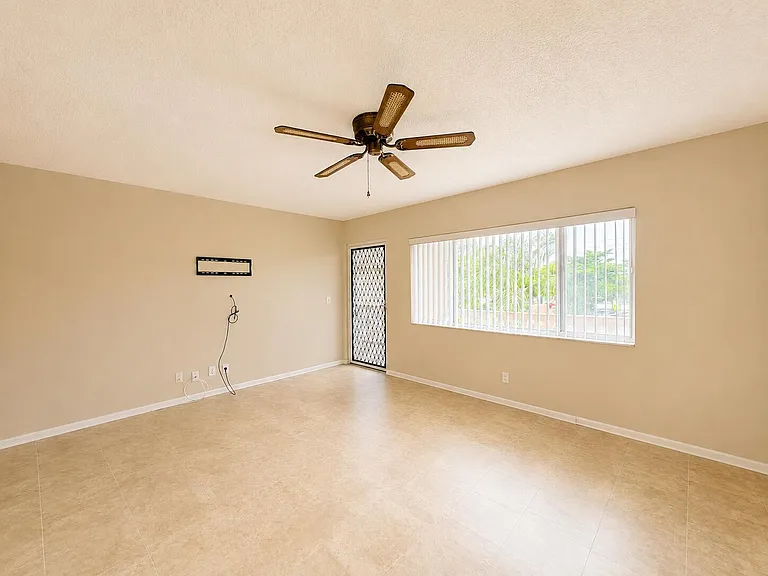 555 Purdy Ln #309 — Photo 5