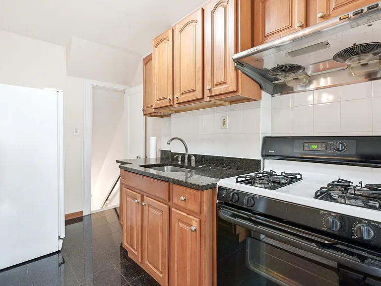 6799 Exeter St — Photo 12