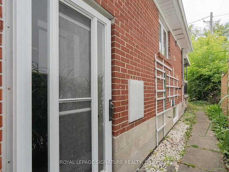 263 Hounslow Ave #BASEMENT — Photo 15