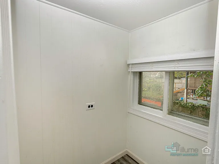 Charming Multi-Unit Living in Prime Northeast Salem Location — Photo 14