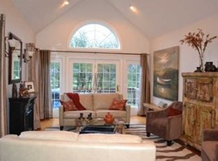 4 Leyland Ct, Bristol, RI 02809