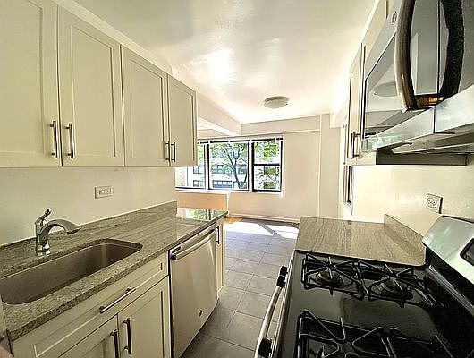 3rd image of 310 E 65th St APT 4E