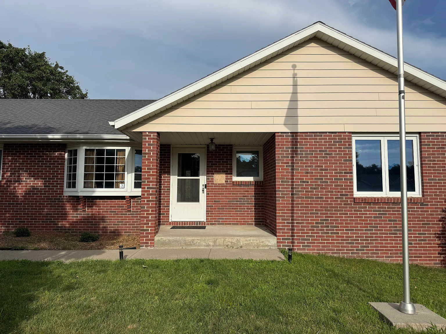 3 bed, 2792 sqft, $2,550 — Photo 2