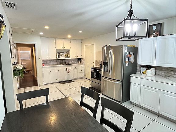 5th image of 5013 Anthony St