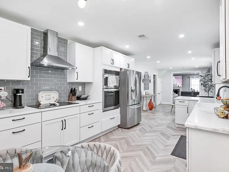 8812 Church Field Ln — Photo 7