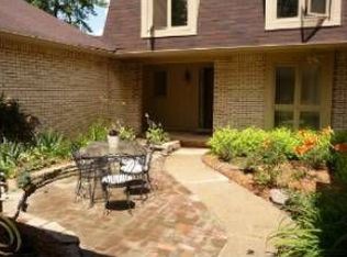 1245 Manorwood Cir #129, Bloomfield Hills, MI 48304