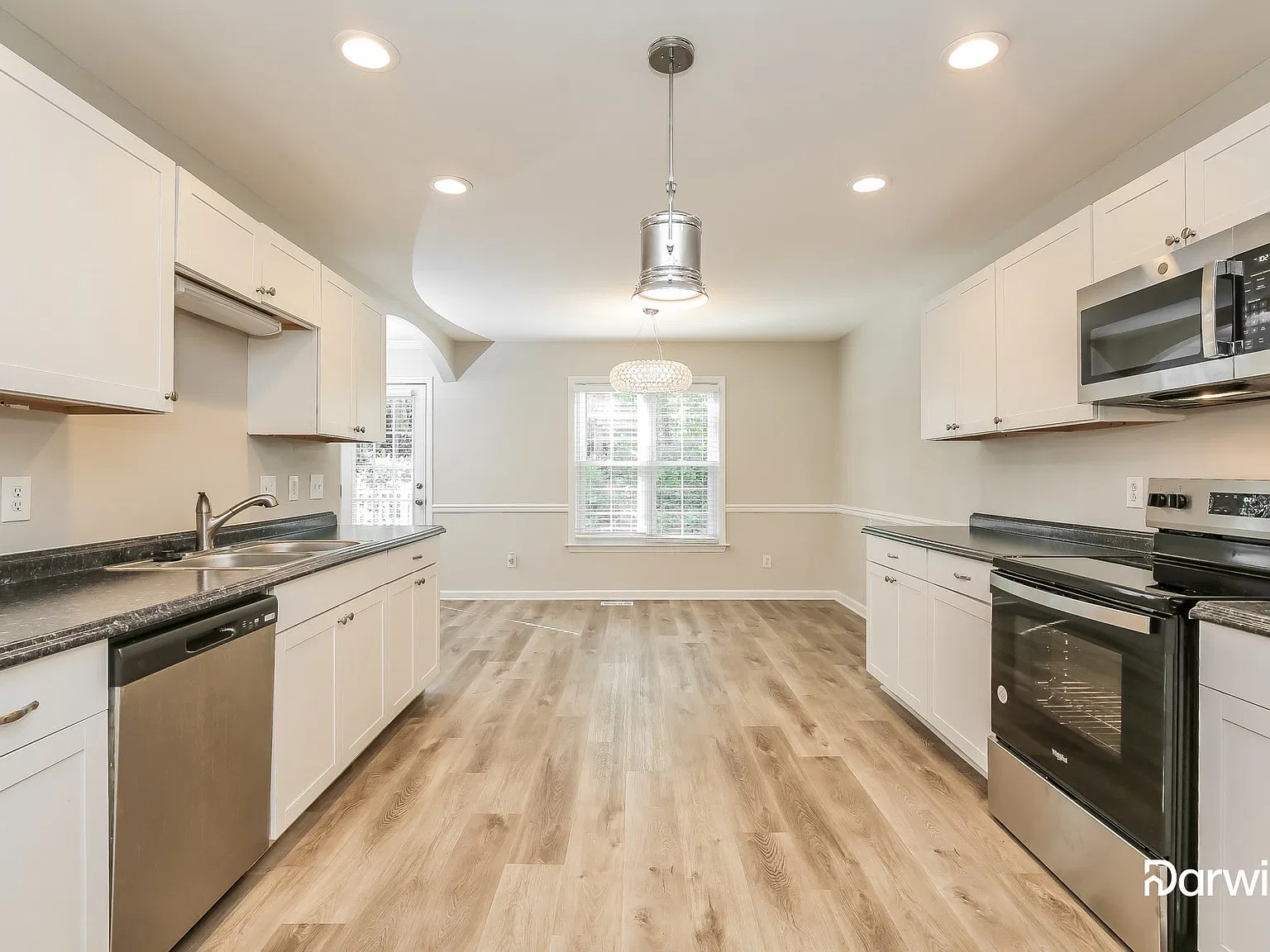 3 bed, 2.0 bath, 1601 sqft, $1,745 — Photo 2