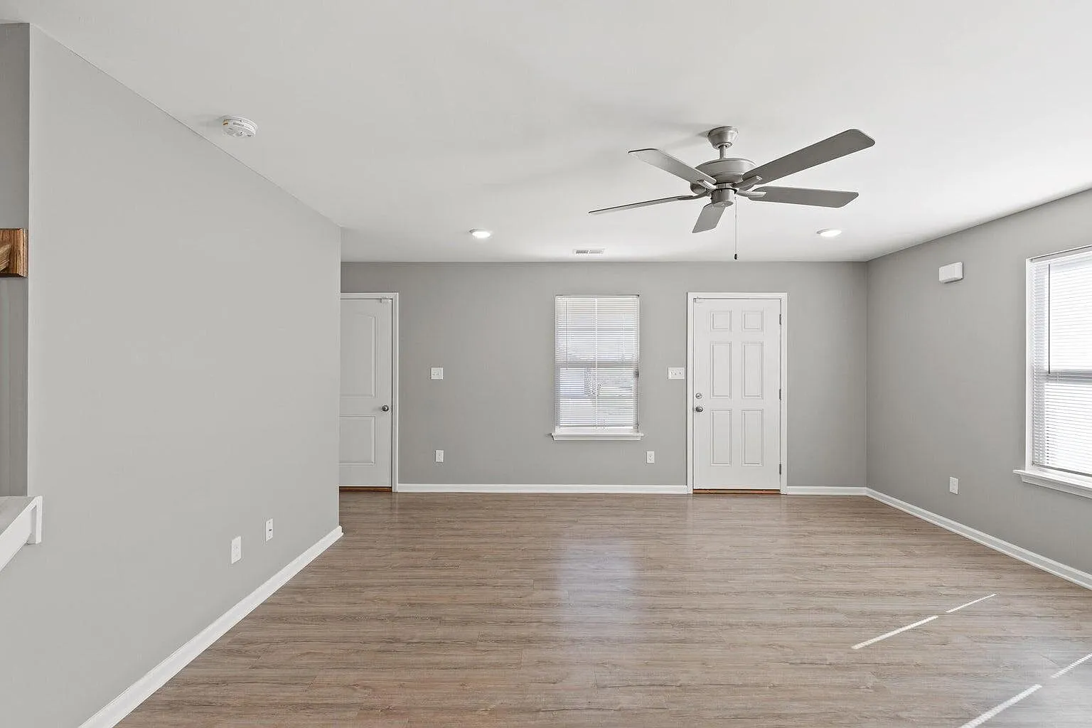 4 bed, 2.5 bath, 2100 sqft, $2,500 — Photo 2