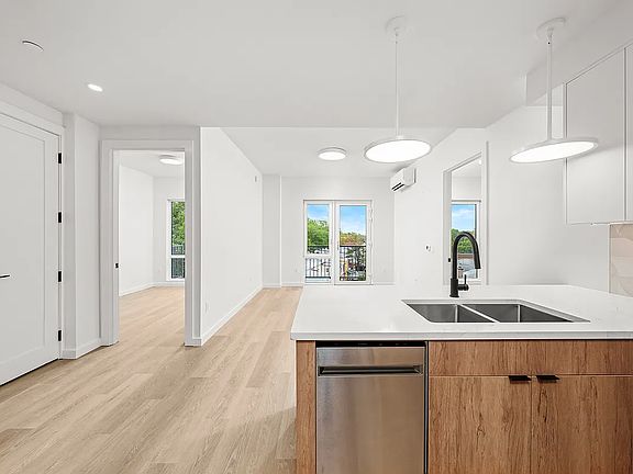 3rd image of 1615 Cedar St #6C