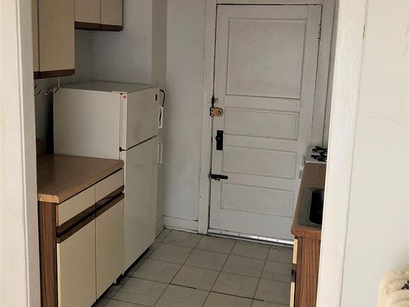 5th image of 514 W Cornelia Ave #211