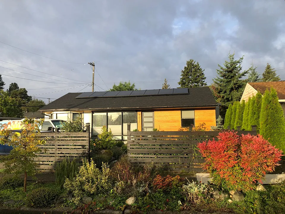 9237 32nd Ave SW