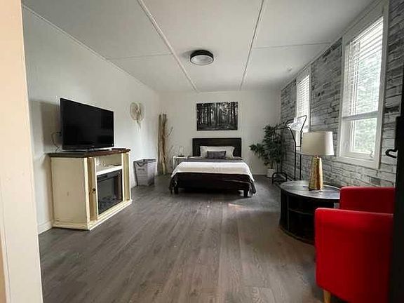 3rd image of 3504 52nd Ave #B