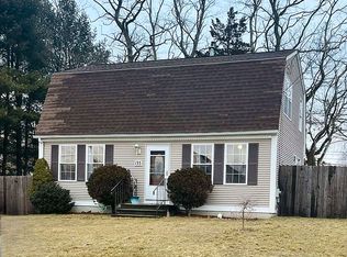 133 Wild Flower Cir, Warwick, RI 02889