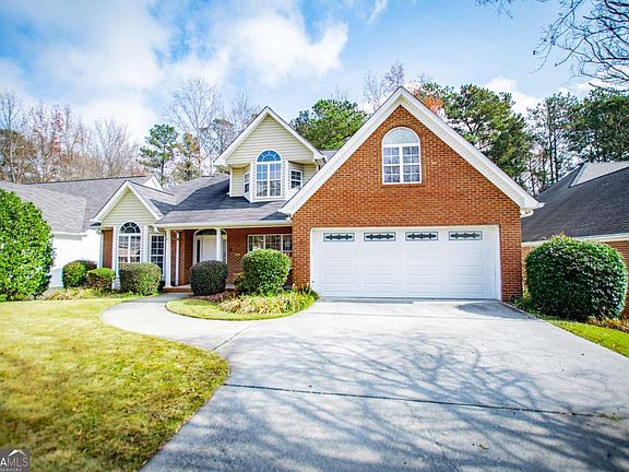 4th image of 128 Manor Way