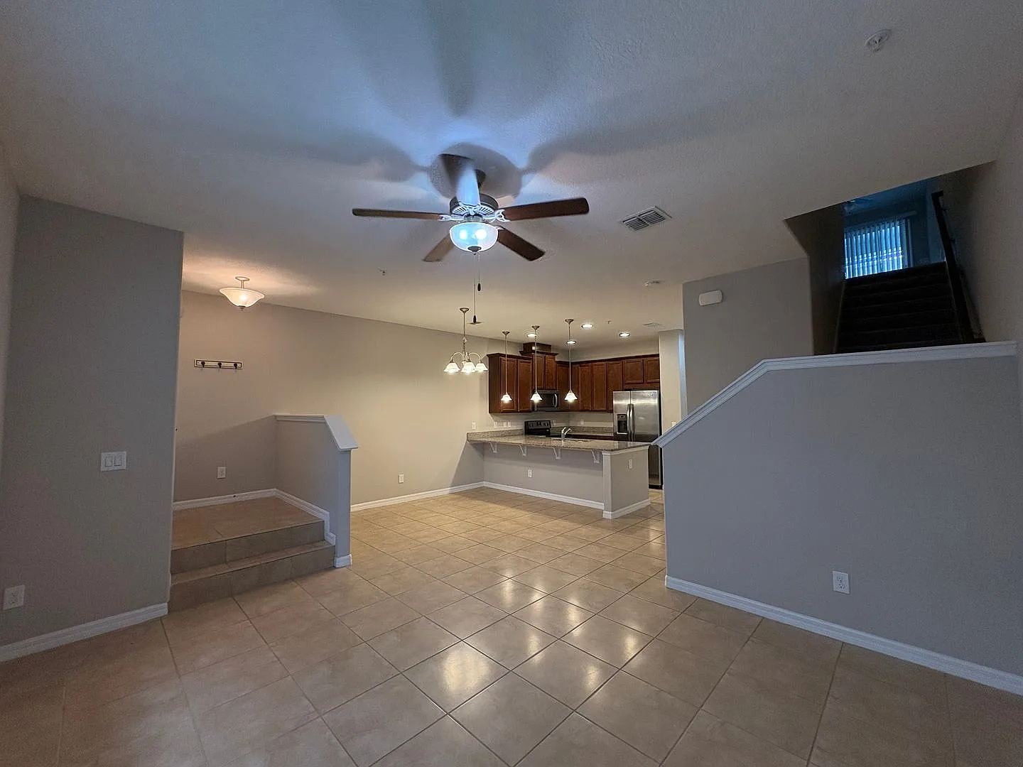 Gorgeous 3 bed/ 2.5ba Townhouse Won't last! Must See! — Photo 4