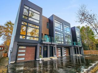 2639 Dundas St W #4, Toronto, ON M6P1X9