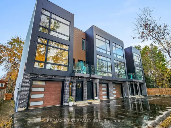 2639 Dundas St W #2, Toronto, ON M6P 1X9