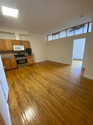 Rented by Weinstein Realty Group | media 48