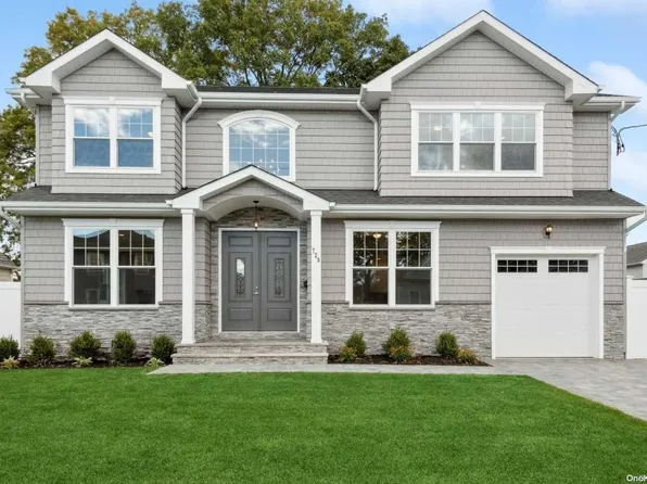 28 Balsam Lane, Levittown, NY 11756