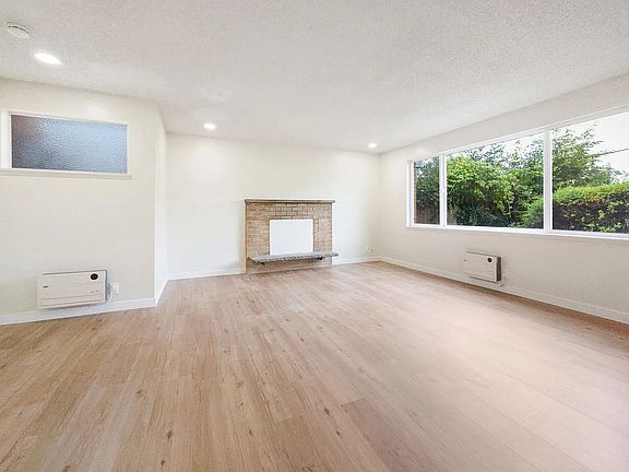 3rd image of 2020 Eastlake Ave E APT 2