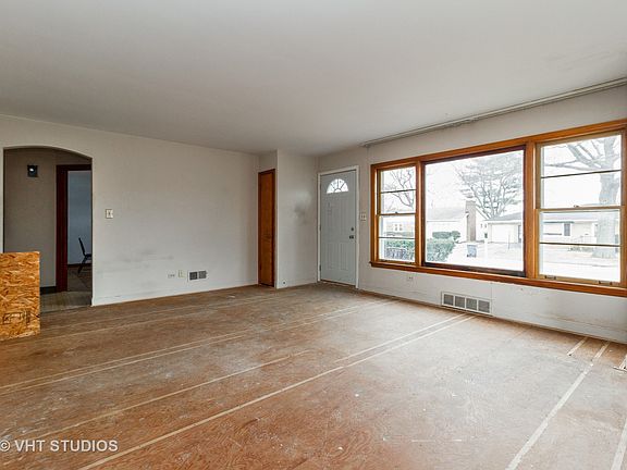 4th image of 828 Campbell Ave