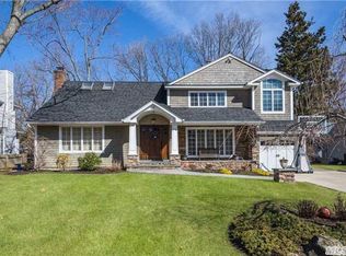 34 Rockhill Rd, Roslyn Heights, NY 11577