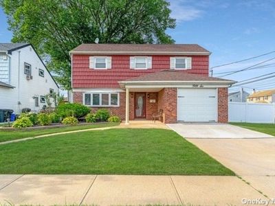 56 Bryant St, Freeport, NY, 11520