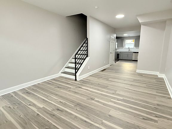 5th image of 2043 Pierce St