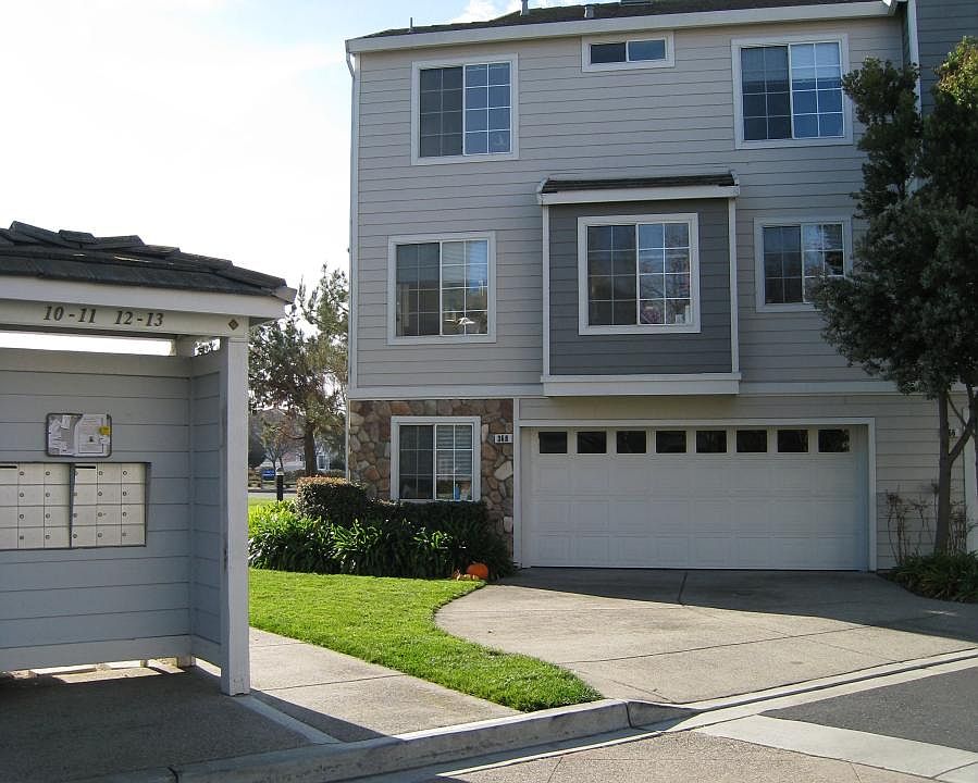 The only unit with an extended driveway for car parking 