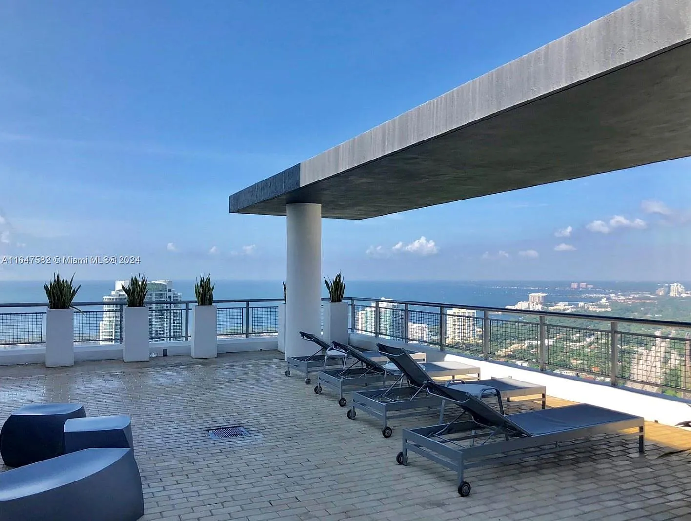 1 bed, 1.5 bath, 675 sqft, $2,699 — Photo 2