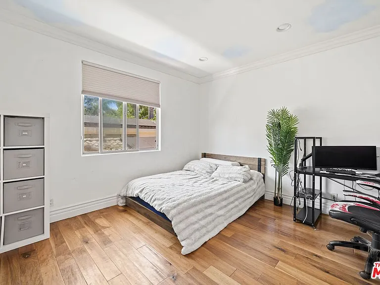 14944 Otsego St — Photo 11