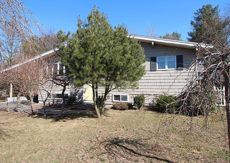1st image of 6 Carol Ln