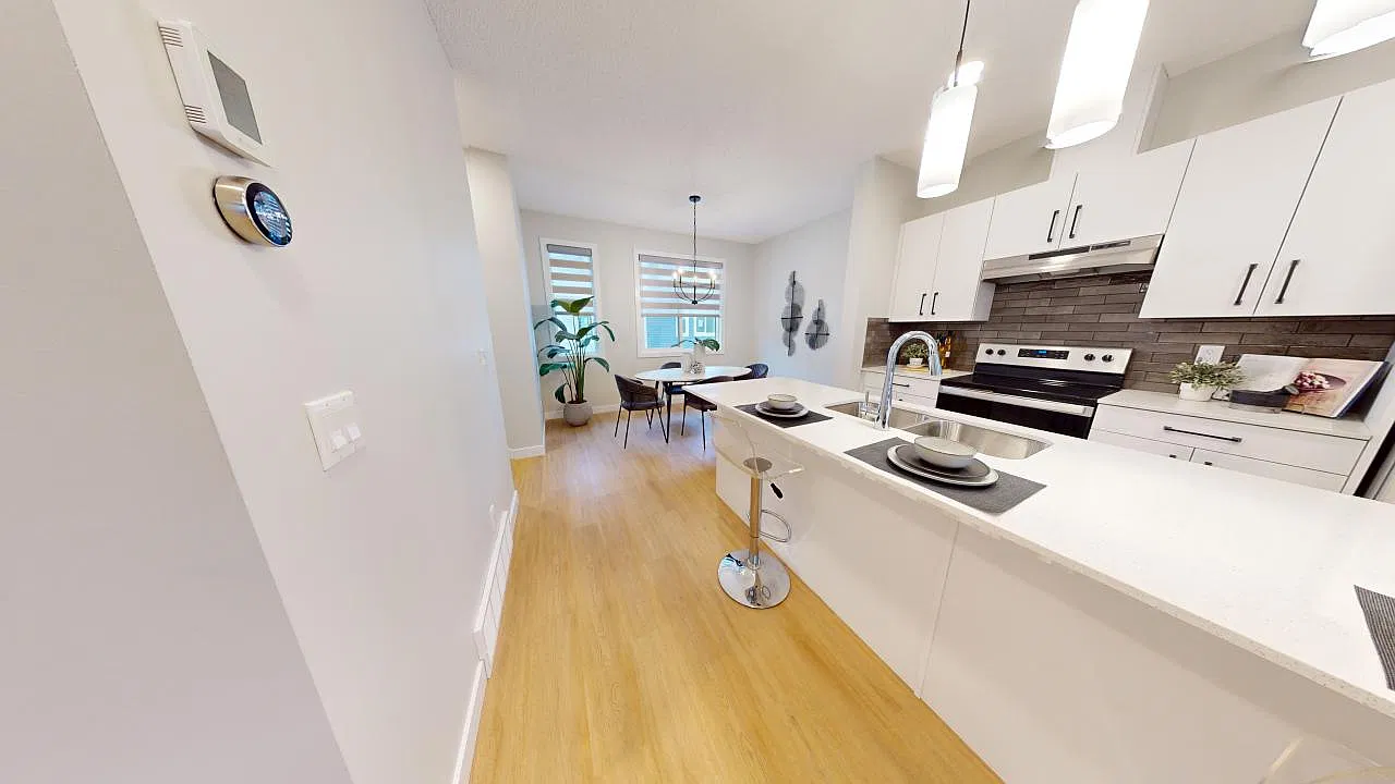 2035 Chalmers Way SW — Photo 1