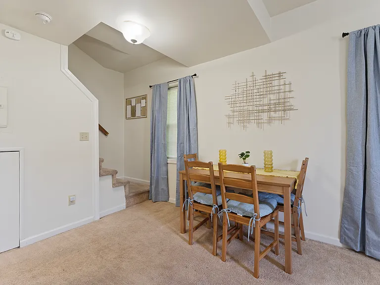 1115 Winchester St #D — Photo 8