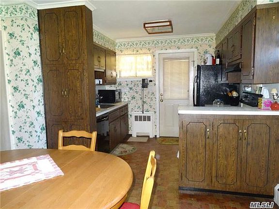 4th image of 215 Greenwich Ave