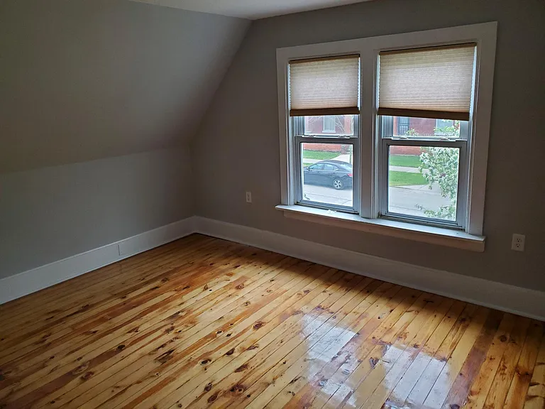 712 E 10th St #1/2 — Photo 9