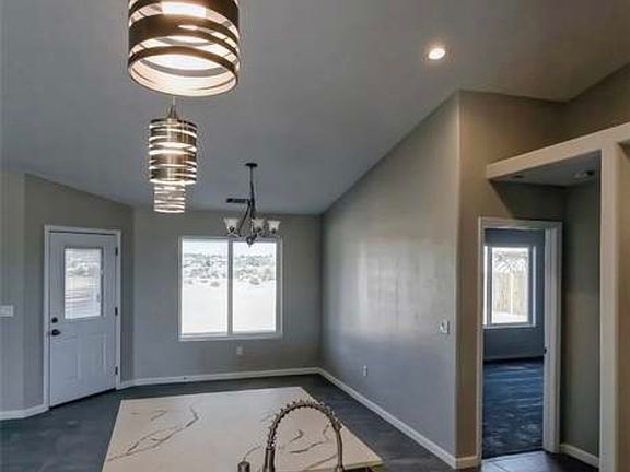 4th image of 11170 E Ave