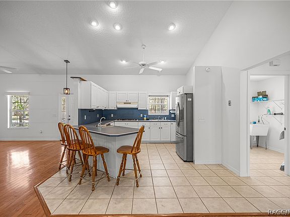 3rd image of 10 Patricia Rd