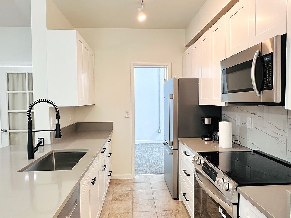 Brandnew kitchen with new, stainless appliances.