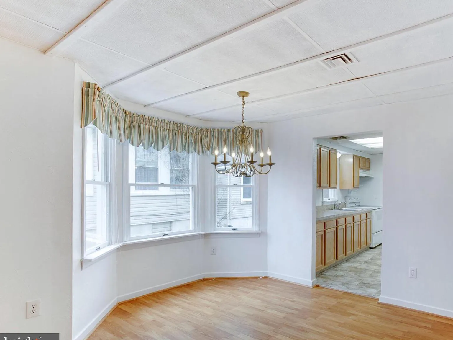 2 bed, 1.0 bath, 2709 sqft, $1,798 — Photo 4