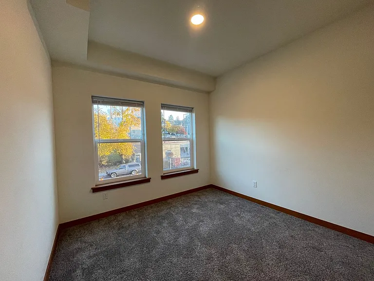 1111 N Forest St — Photo 12